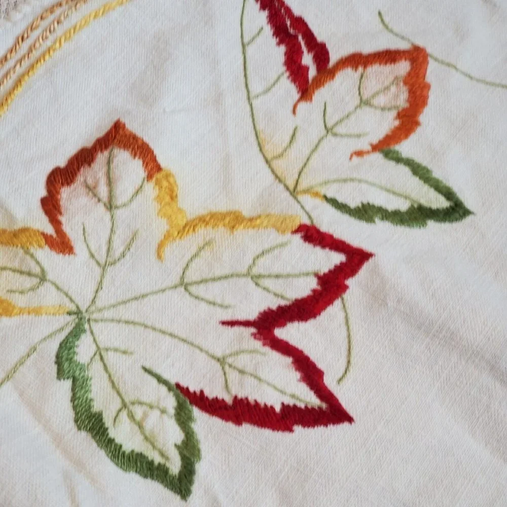 Vintage‎ 26 Inch Round Linen Doily Table Embroidered Flowers Leaves Fall Autumn